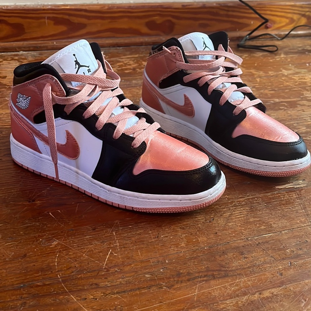 Air Jordan 1 mids.